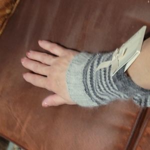 LEMON KNITTED GREY STRIPE FINGER-LESS GLOVES NWT